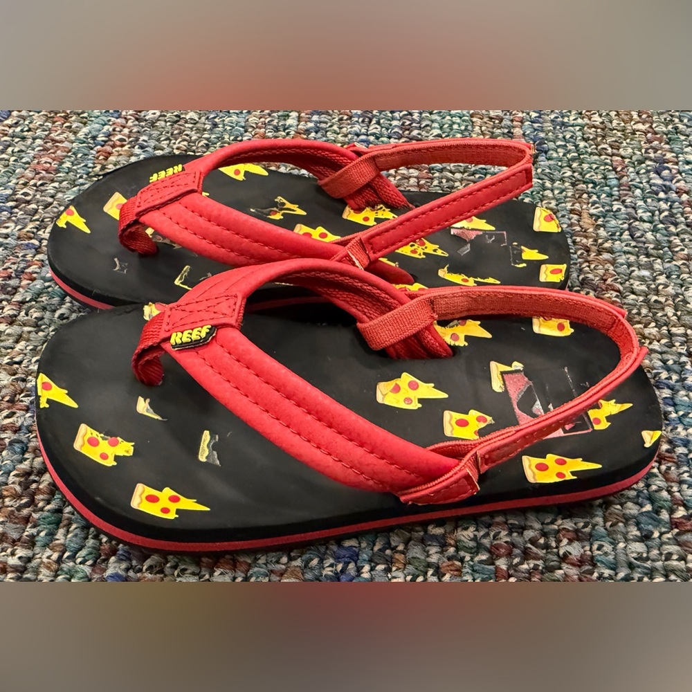 Reef Kids Red and Black Flip Flops with Pizza Print, Size 11/12 - Picture 4 of 5